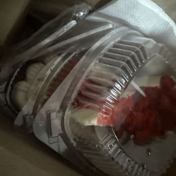 Ksquaredcupcakes - Strawberry Cheesecake, Strawberry Crunch Cake Slice, Sweet Potato with Cream Cheese Cake Slice - Bakeries Near Me - Chesapeake, Virginia