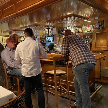 Park Side Restaurant - The bar - Italian Near Me - Corona, New York