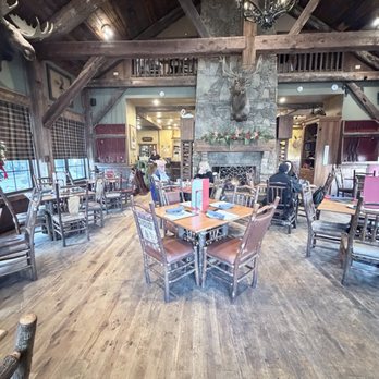 Harvest On Main - Interior - New American Near Me - Blue Ridge, Georgia