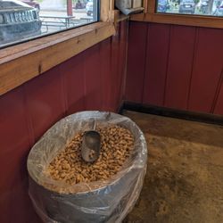 Randy's Burgers - Bucket-o-peanuts