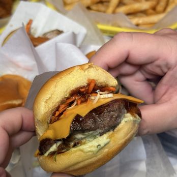 Yawdie - Jerk Cheeseburger Slider - Juice Bars & Smoothies Near Me - Brooklyn, New York