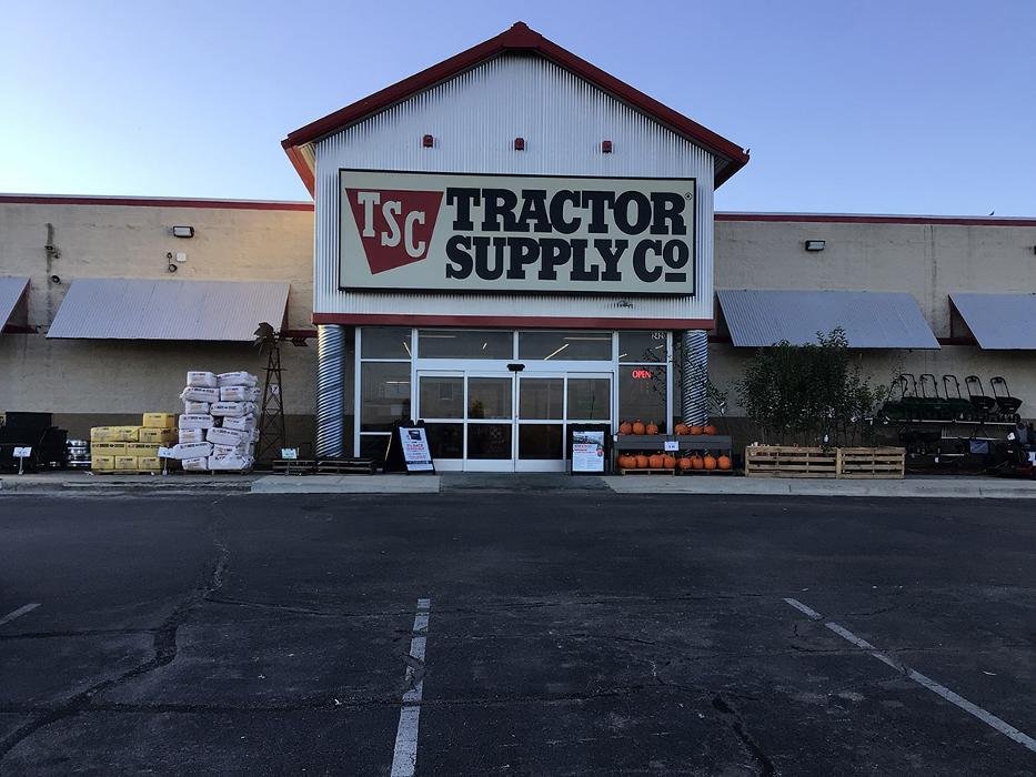 TRACTOR SUPPLY Updated September 2024 2420 Fairfield St, Lawrence