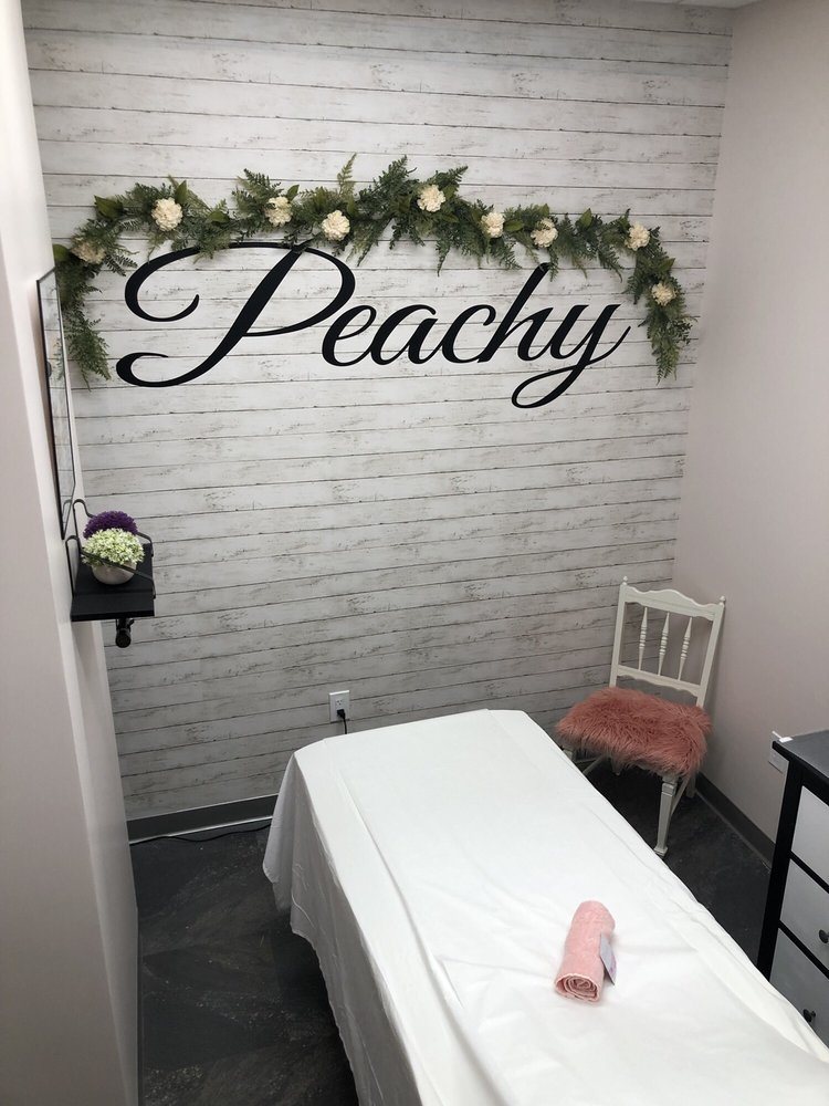 Peachy Waxing Logo