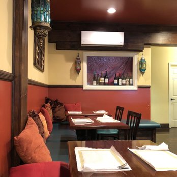 Allan's Falafel - Adorable seating and environment - Middle Eastern Near Me - Chester, New York
