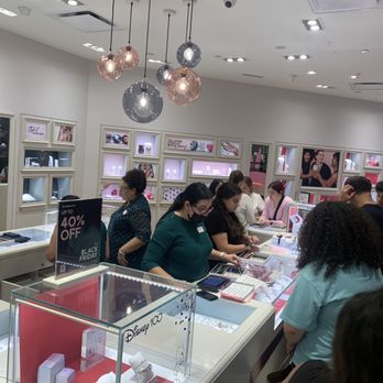 Pandora at The Falls - Inside store - Jewelry Near Me - Miami, Florida Pandora at The Falls - Inside store - Jewelry Near Me - Miami, Florida