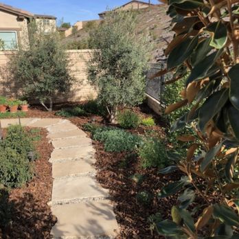 Sierra Landscape Designs - flagstone walkway with Palms Springs 3/8 Ts gravel. - Landscaping Near Me Sierra Landscape Designs - flagstone walkway with Palms Springs 3/8 Ts gravel. - Landscaping Near Me