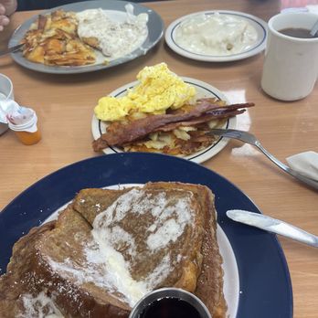 Country Kitchen - Biscuits & gravy. Country fried steak and French toast - Breakfast & Brunch Near Me - Long Beach, California Country Kitchen - Biscuits & gravy. Country fried steak and French toast - Breakfast & Brunch Near Me - Long Beach, California