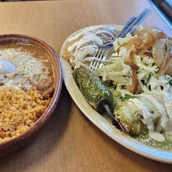 Chelas Y Carnitas - Mitosis plate with rice & beans - Mexican Near Me - Barstow, California