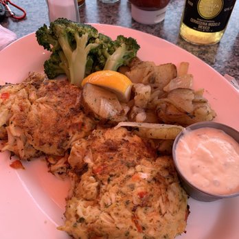 The Breezy - Delicious Maryland crabcakes! Well worth the price. - American Near Me - Greenwood Lake, New York