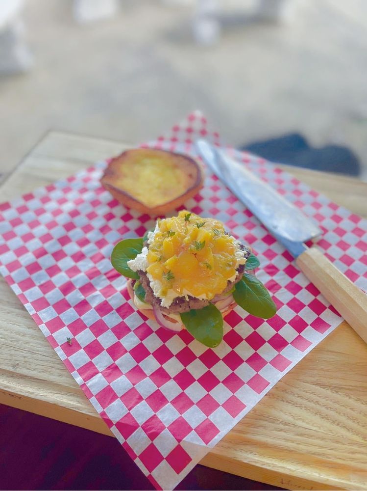 19th Hole at Doe Valley Logo