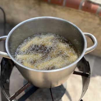 Lumpia Junkie - Use good oil, like peanut or rice bran, and fry at the proper heat - Food Delivery Services Near Me Lumpia Junkie - Use good oil, like peanut or rice bran, and fry at the proper heat - Food Delivery Services Near Me