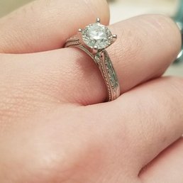 1Ct. Round cut diamond engagement ring 1Ct. Round cut diamond engagement ring
