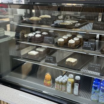 Drip & Dip - Bakeries Near Me - Rochester Hills, Michigan