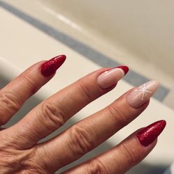 Trendy Nail Spa - Holiday gel nails