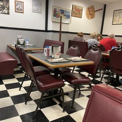 Smiley's Ristorante & Pizzeria - Inside Dining area