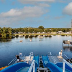 Ardmore Lakes RV Resort - Twin 70 ft long waterslides