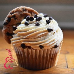 Baked Expectations - Cookie Dough Cupcakes | chocolate chip cake. eggless cookie dough filling. cookie dough buttercream. chocolate chip and cookie garnish.