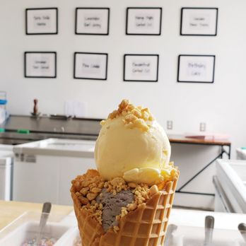 Good Behaviour - Peach Cobbler and Tiramisu - Ice Cream & Frozen Yogurt Near Me - Toronto, Ontario