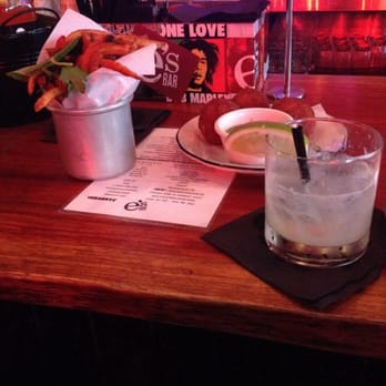 e's BAR - Bars Near Me - New York, New York