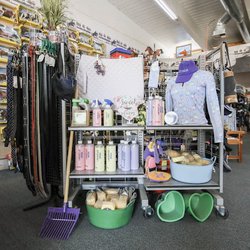 The Tack Room - Display. Sponges, Stubben, Shirt, Pad, Etc.