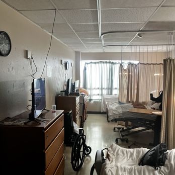Country Hills Post Acute - Three residents per room. Very ran down and dirty. - Skilled Nursing Near Me - El Cajon, California