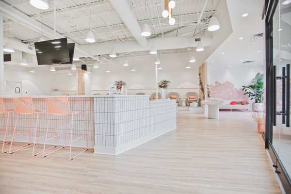 Nail Bar Saddle Creek