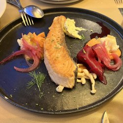 La Soldreria - Salmón de Eva (bearnesa, crema de boniato asado y vegetales encurtidos en casa)