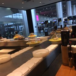 Nagarê - The conveyor belt wasn't full but since I was the only customer I guess that's OK.