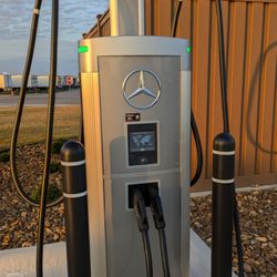 Mercedes Benz Charging Station - Mercedes-Benz Charging Station at Buc-ee's, Crossville