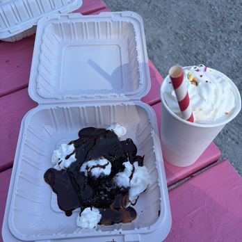 59er Diner - Chocolate brownie, strawberry milkshake - Diners Near Me - Leavenworth, Washington 59er Diner - Chocolate brownie, strawberry milkshake - Diners Near Me - Leavenworth, Washington