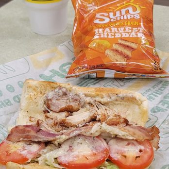 Subway - #8 combo minus onions light on the garlic aioli sauce. - Sandwiches Near Me - Pittsboro, Indiana Subway - #8 combo minus onions light on the garlic aioli sauce. - Sandwiches Near Me - Pittsboro, Indiana