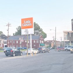 Little Caesars Pizza - The line.