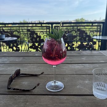 Revelton Distilling - Berry Spritzer. - Distilleries Near Me - Osceola, Iowa Revelton Distilling - Berry Spritzer. - Distilleries Near Me - Osceola, Iowa