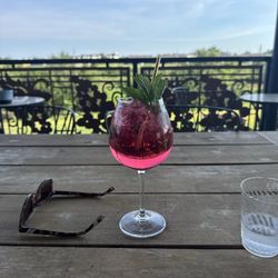 Revelton Distilling - Berry Spritzer.