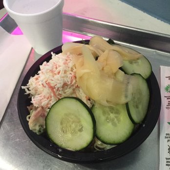 Poke King - Regular bowl with brown rice, tuna, salmon, yellowtail, creamy miso sauce, crab, seaweed salad, cucumber and ginger. - Poke Near Me - Reno, Nevada