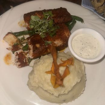 Chart House Waikiki - Mahi Mahi canjun - Steakhouses Near Me - Honolulu, Hawaii
