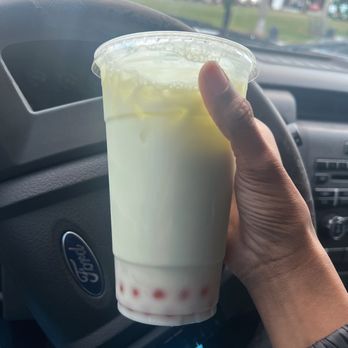 Fleur de Tea - Green apple tea with strawberry boba - Bubble Tea Near Me - Prospect, Kentucky