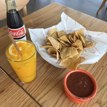 Mandito's Tex-Mex - Chips + salsa - Tex-Mex Near Me - Katy, Texas