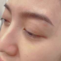 Kristyle permanent makeup - Natural eyebrows
Feather Brows