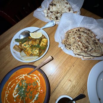 Cali Tandoor - Plain Naan Tray  Chicken Tikka Masala Tray Bhuva - Indian Near Me - Culver City, California