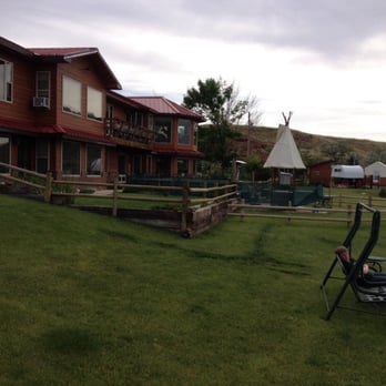 K 3 Guest Ranch - Back yard & breakfast area. - Bed & Breakfast Near Me - Cody, Wyoming