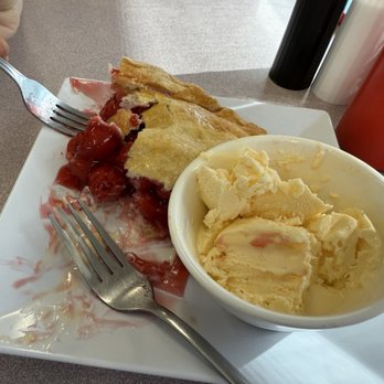 Bette's Place - It says cherry pie, but it would get one star on its own - Breakfast & Brunch Near Me - Hood River, Oregon