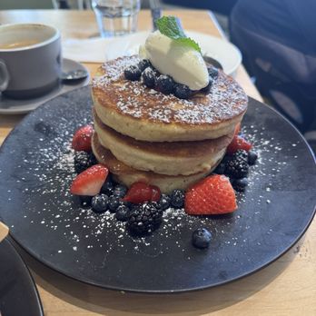 Bachour - Berry pancake - Bakeries Near Me - Coral Gables, Florida