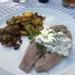 Röperhof - Matjes mit Bratkartoffeln