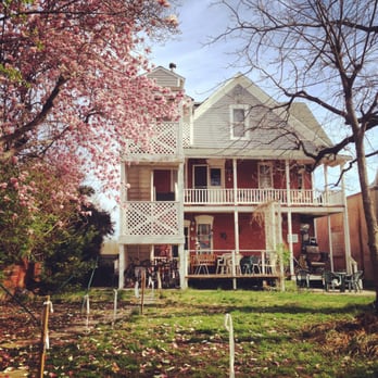 Hilltop Hostel - Backyard - Hostels Near Me - Washington, DC, District of Columbia Hilltop Hostel - Backyard - Hostels Near Me - Washington, DC, District of Columbia