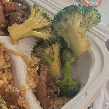 Panda Express - Ordered 2 entree and got beef and brocolli and got like 5 pieces of brocccoli and 2 dime size beef. Very dissapointed. - Chinese Near Me - Fresno, California