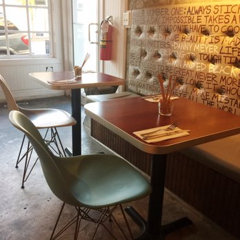 Mercantile - Comfortable booths - American Near Me - Fredericksburg, Virginia