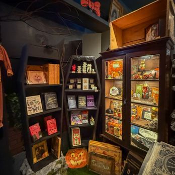 Ballyhoo Curiosity Shop - Antiques Near Me - Seattle, Washington Ballyhoo Curiosity Shop - Antiques Near Me - Seattle, Washington