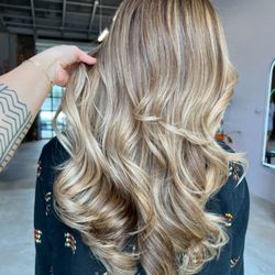 Looks Salon