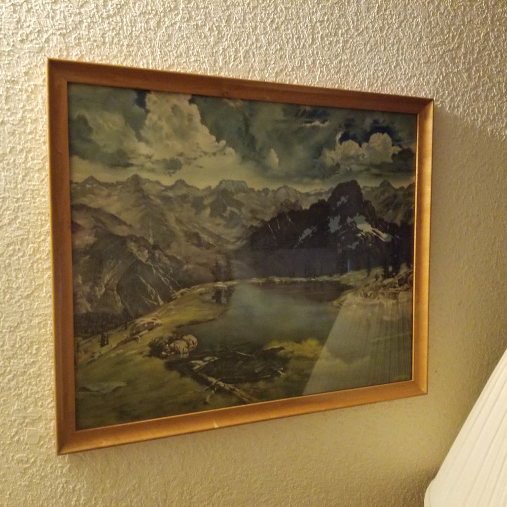 Tomahawk Lodge - Art in the room features local scenery - Hotels Near Me - Cortez, Colorado Tomahawk Lodge - Art in the room features local scenery - Hotels Near Me - Cortez, Colorado